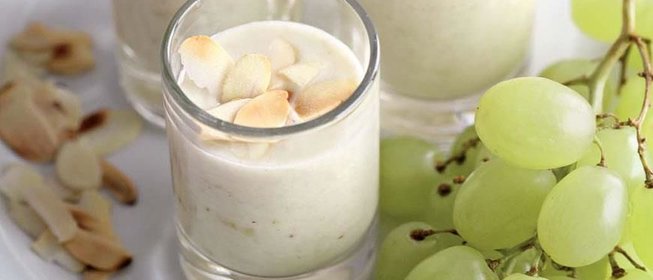 Гаспачо с миндалем и виноградом