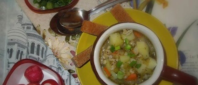 Постный рассольник с перловкой