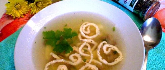 Картофельный суп с грибами и омлетом