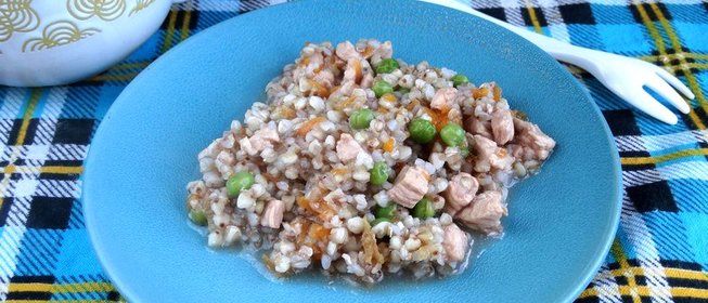 Гречка с куриным филе и горошком