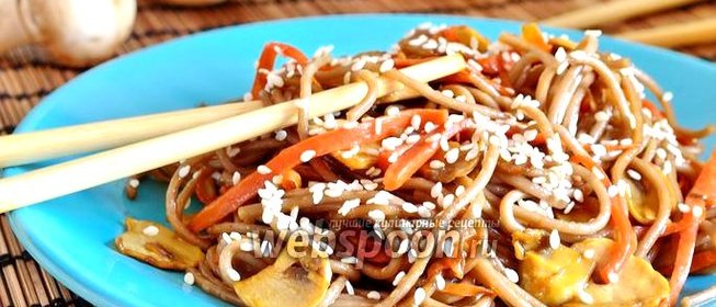 Гречневая лапша с овощами