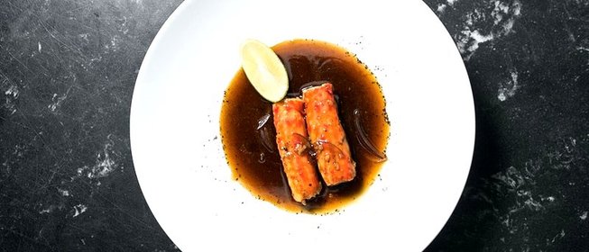 Фаланги краба с устричным соусом в воке