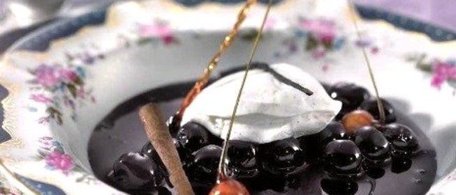 Вишневое мороженое с ликером «Амаретто»