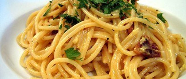 Спагетти карбонара с панчеттой и белым вином