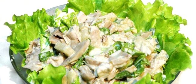 Салат из курицы с огурцом и кукурузой