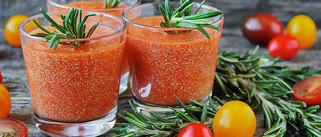 Томатный смузи с творогом и розмарином