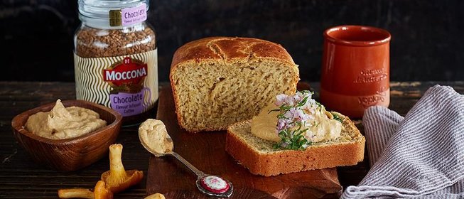 Несладкий кофейный кекс с паштетом из лисичек