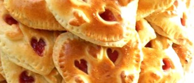 Печенье в виде сердец с вареньем