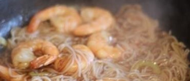 Рисовая лапша с креветками в соусе Терияки