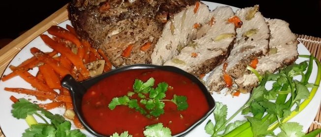 Запечённая свинина с пикантным соусом
