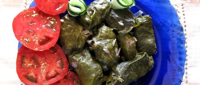 Долма из свежих листьев винограда