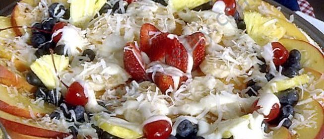 Фруктовая сладкая пицца с фруктами