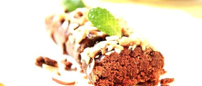 Шоколадная колбаска с печеньем и ликером