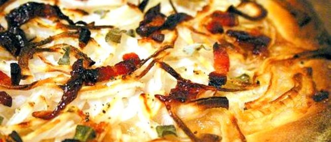 Простая пицца с луком