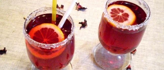 Алкогольный коктейль с суданской розой