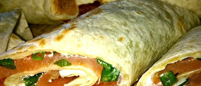 Лаваш с сыром и рыбой