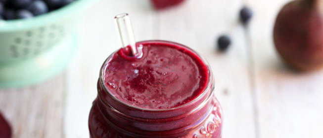 Ягодный смузи со свеклой