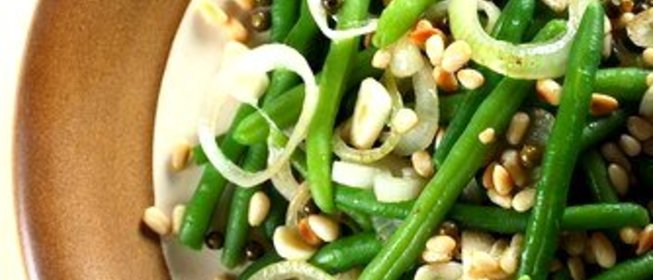 Зеленая фасоль с кедровыми орешками