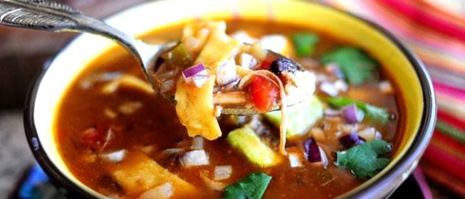 Куриный суп с кукурузными лепешками