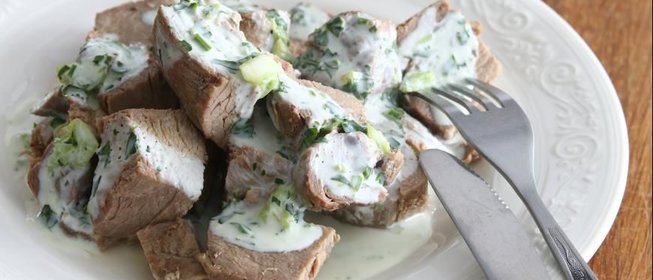 Отварная говядина с кисломолочным соусом