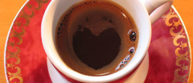 Горячий кофе «мокко» от starbucks