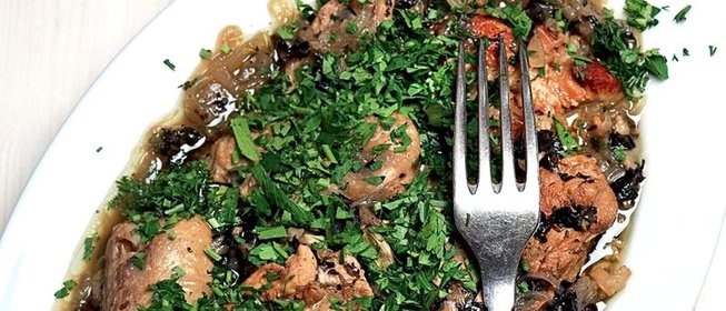 Цесарка, томленная в луковом соке