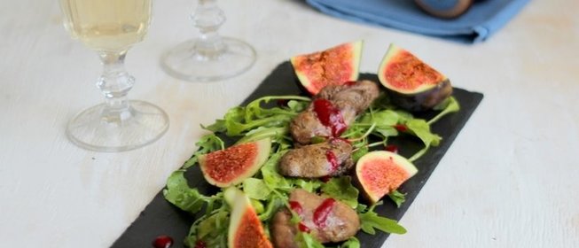 Теплый салат с куриной печенью