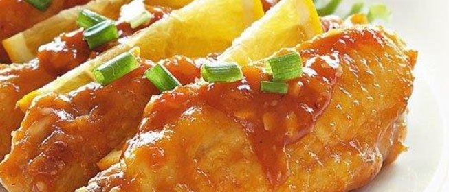 Курица, запеченная с лимоном и белым вином.