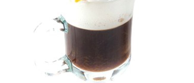 Кофе с ликером «Гранд Марнье» и апельсиновыми сливками