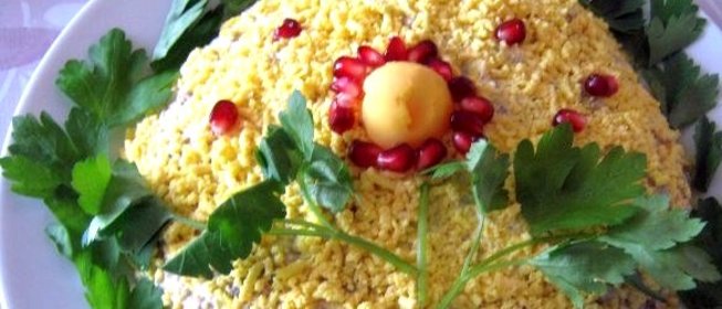 Салат с рыбой и рисом