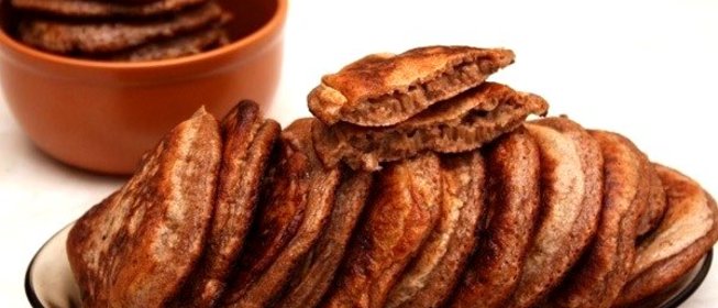 Шоколадные оладьи с грецкими орехами