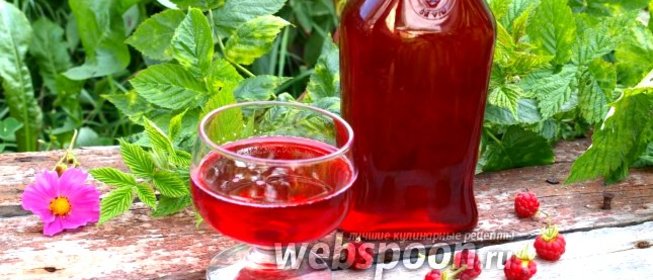 Ликёр из малины с вишневыми ветками