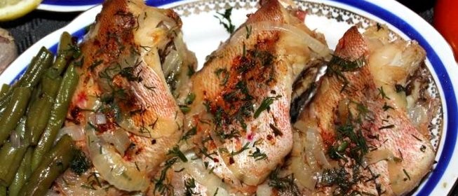 Тушеный морской окунь