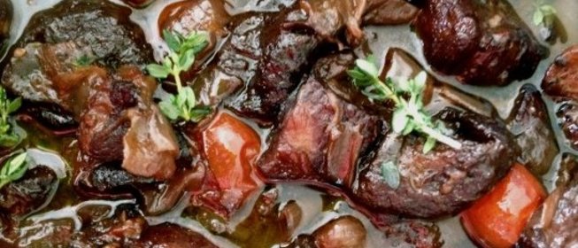 Свинина, тушеная с черносливом