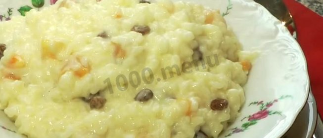 Рисовая каша с изюмом и молоком
