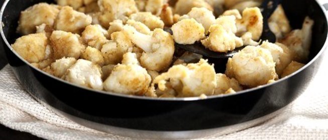 Печеная цветная капуста с морской солью и черным перцем