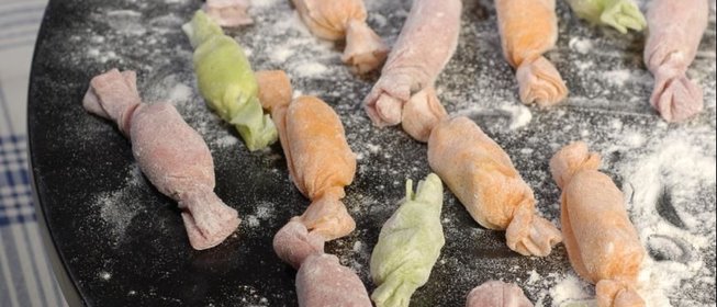 Конфетки из пасты с творожной начинкой