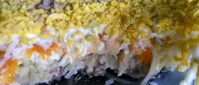 Салат «Мимоза» с картошкой и рыбными консервами