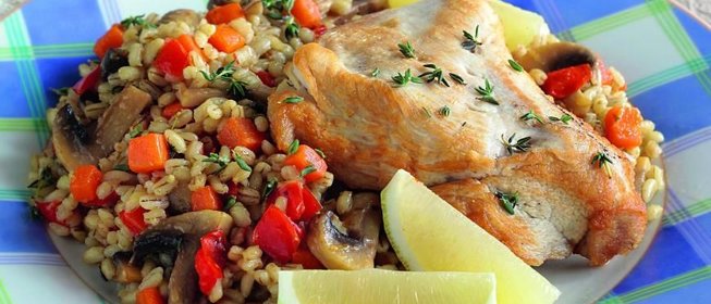 Шницели из индейки с перловкой и грибами