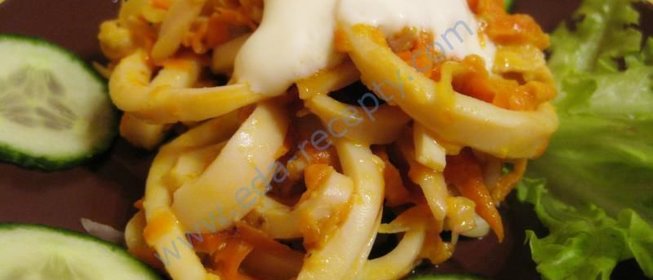 Салат с кальмарами и яйцом