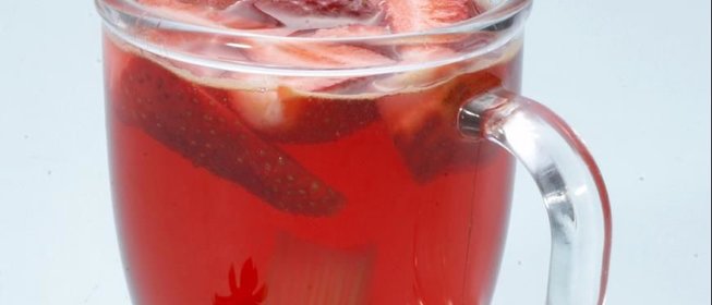 Компот из ревеня и клубники