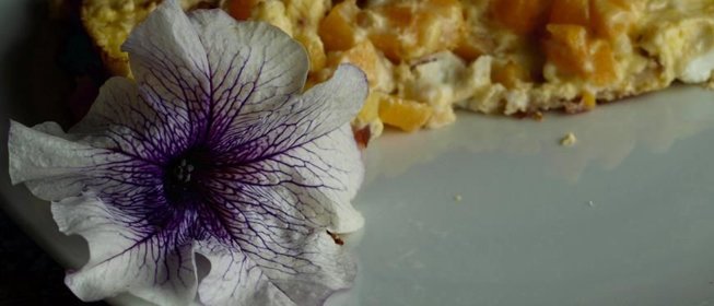 Омлет с беконом и абрикосами