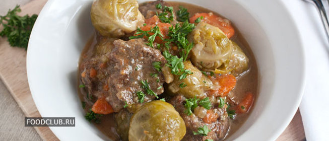 Тушеная говядина с брюссельской капустой