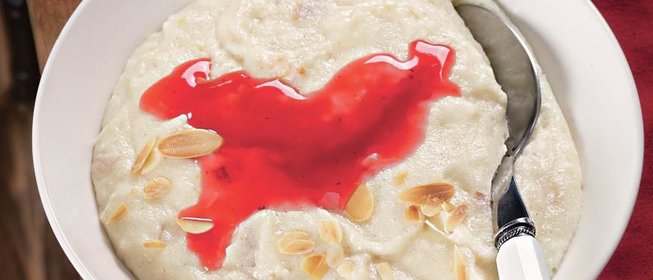 Бубертс - манная каша со взбитыми яйцами под клюквенным соусом