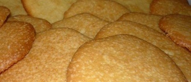 Простое песочное печенье в сахарной пудре