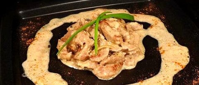 Свинина тушеная в сметане
