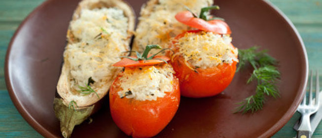 Запеченные овощи, фаршированные рисом