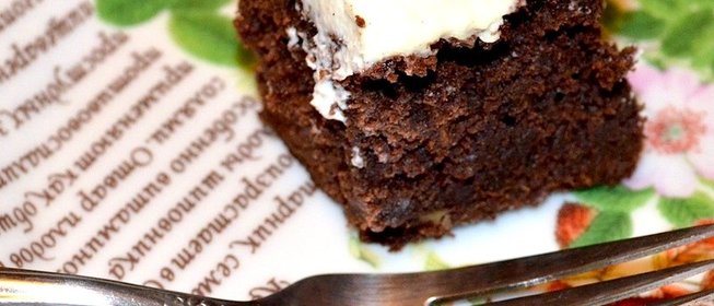 Брауни с какао, орешками и маскарпоне