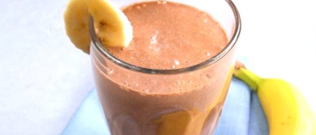Шоколадный смузи с бананом