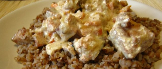 Свинина, запеченная в сметане